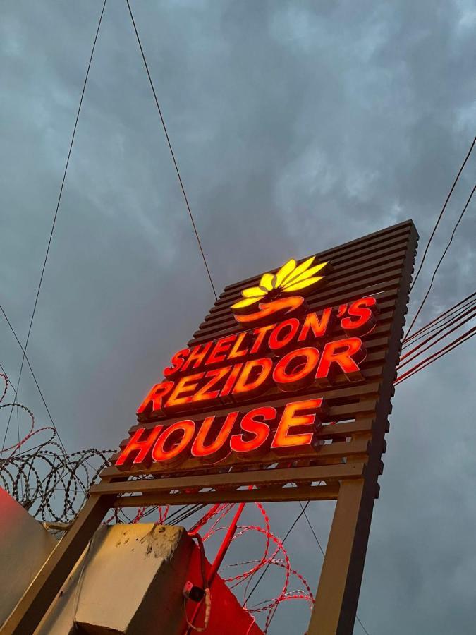 Shelton's Rezidor House Hotel Peshawar Exterior foto