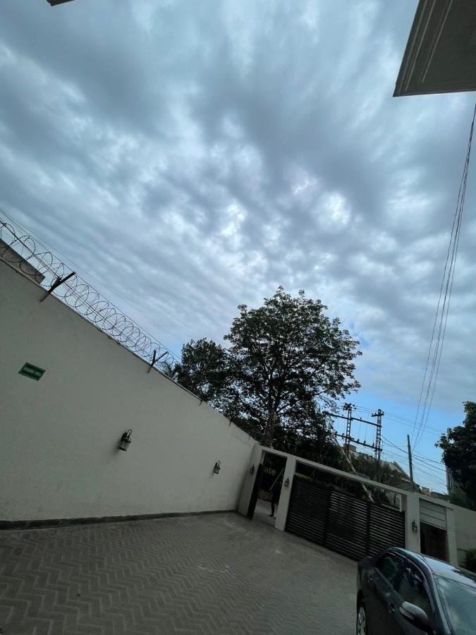 Shelton's Rezidor House Hotel Peshawar Exterior foto
