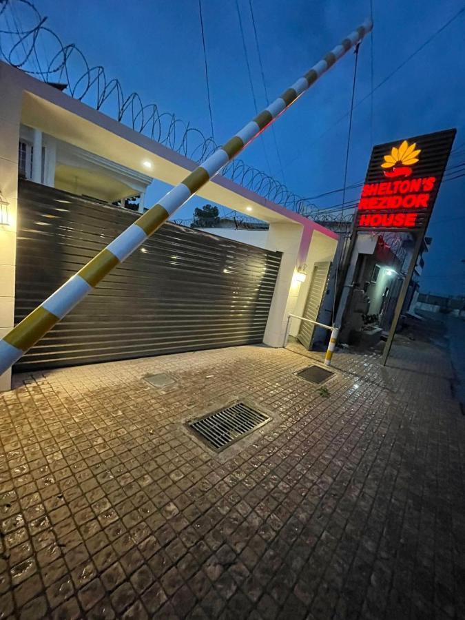 Shelton's Rezidor House Hotel Peshawar Exterior foto