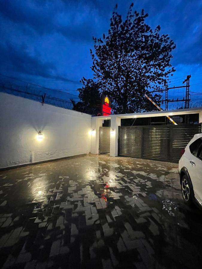 Shelton's Rezidor House Hotel Peshawar Exterior foto