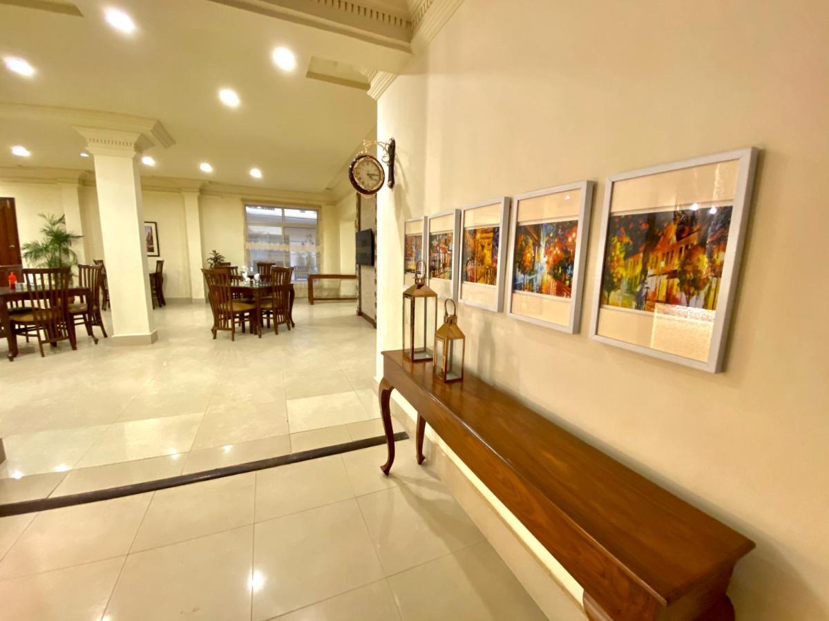 Shelton's Rezidor House Hotel Peshawar Exterior foto