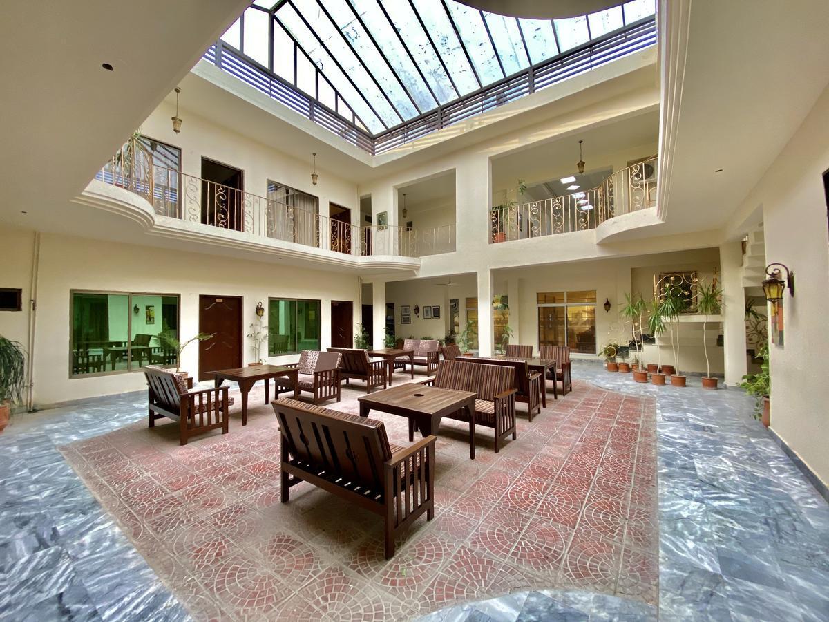 Shelton's Rezidor House Hotel Peshawar Exterior foto