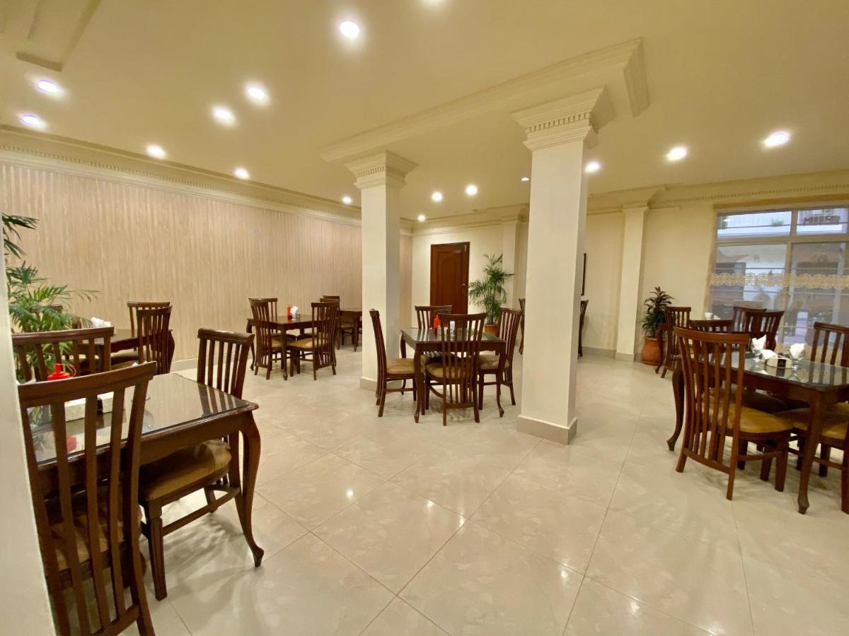 Shelton's Rezidor House Hotel Peshawar Exterior foto