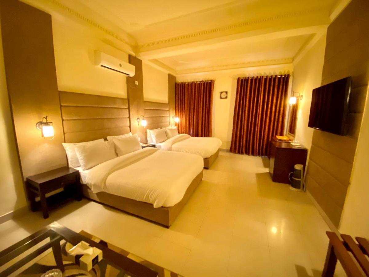 Shelton's Rezidor House Hotel Peshawar Exterior foto