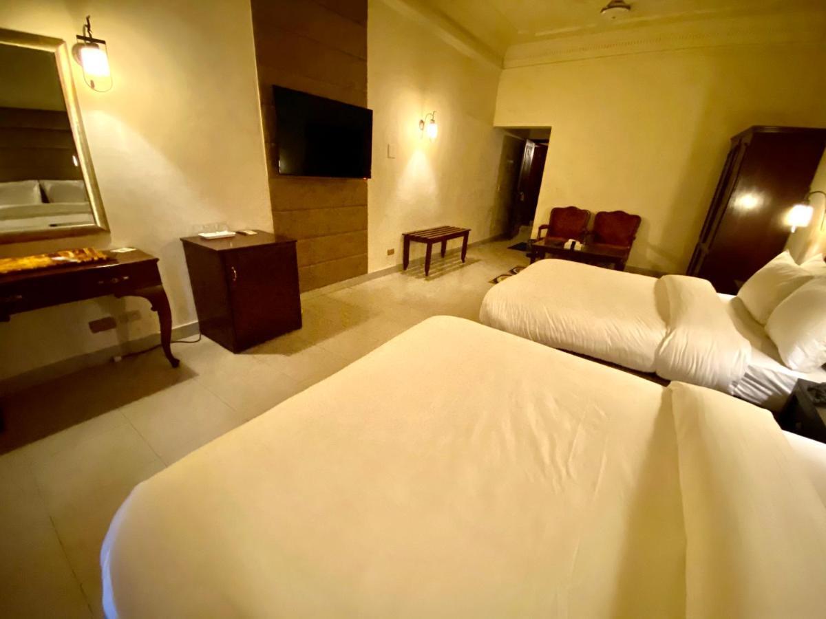 Shelton's Rezidor House Hotel Peshawar Exterior foto