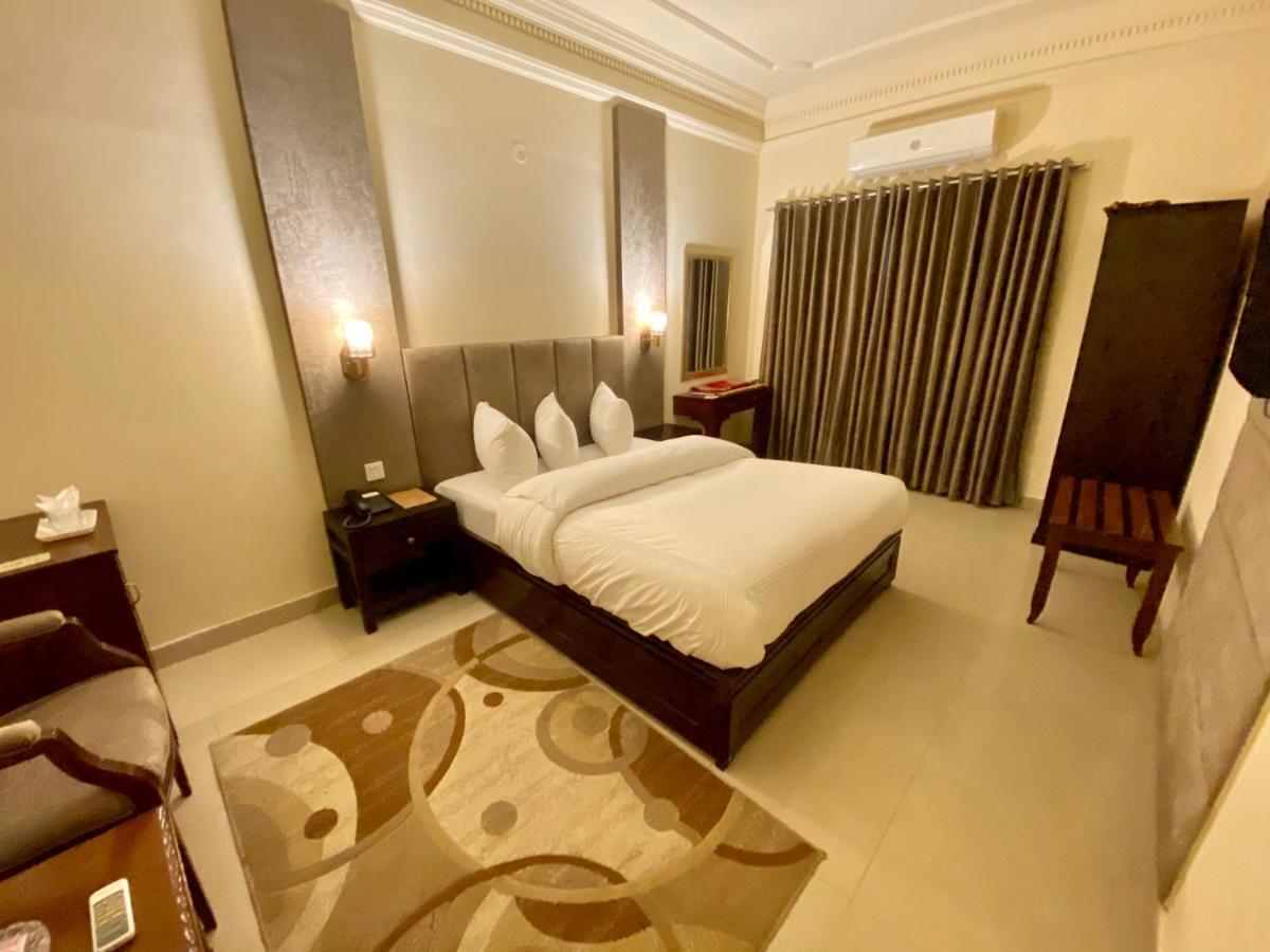 Shelton's Rezidor House Hotel Peshawar Exterior foto