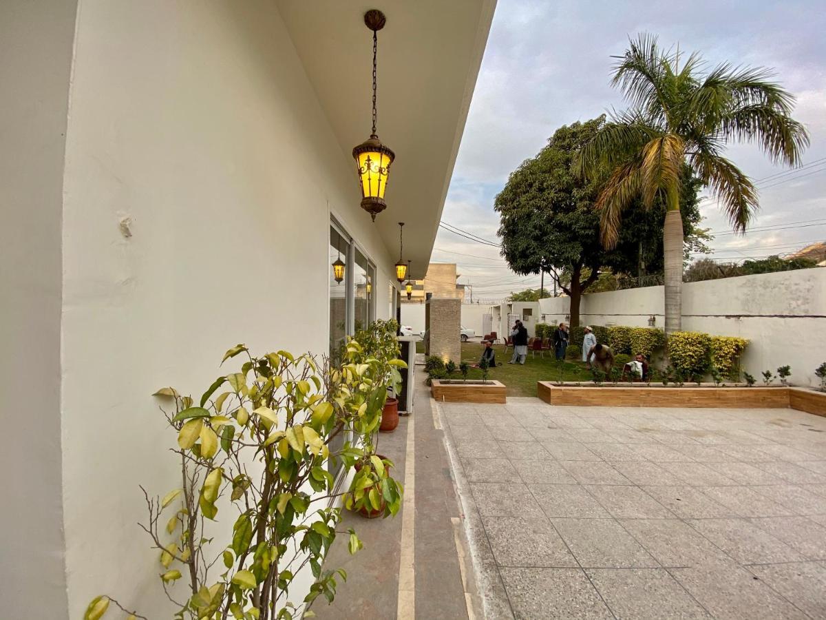 Shelton's Rezidor House Hotel Peshawar Exterior foto
