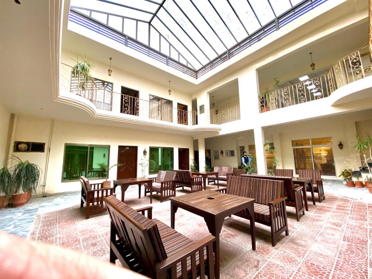 Shelton's Rezidor House Hotel Peshawar Exterior foto