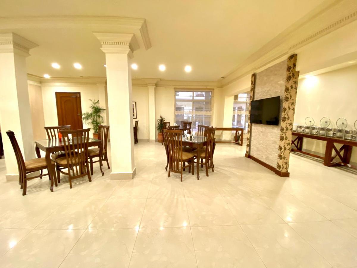 Shelton's Rezidor House Hotel Peshawar Exterior foto